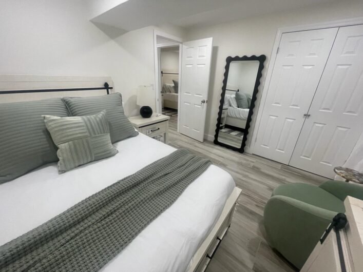 Elegant First Floor 2-Bedroom Apartment Ideal for Traveling Nurses